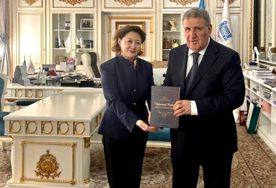 بحث مسائل التعاون بين أكاديمية العلوم الوطنية الاذربيجانية ومؤسسة العالم التركي للثقافة والتراث