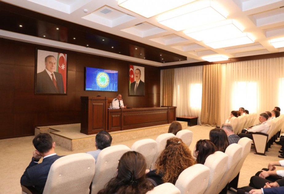 Əcnəbiləri əmək fəaliyyətinə cəlb edən işəgötürənlərlə görüş olub