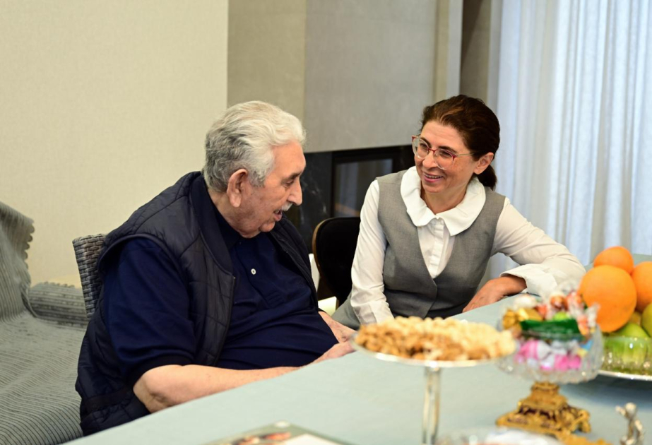 Xalq artisti Arif Babayevə Heydər Əliyev Mükafatı təqdim olunub