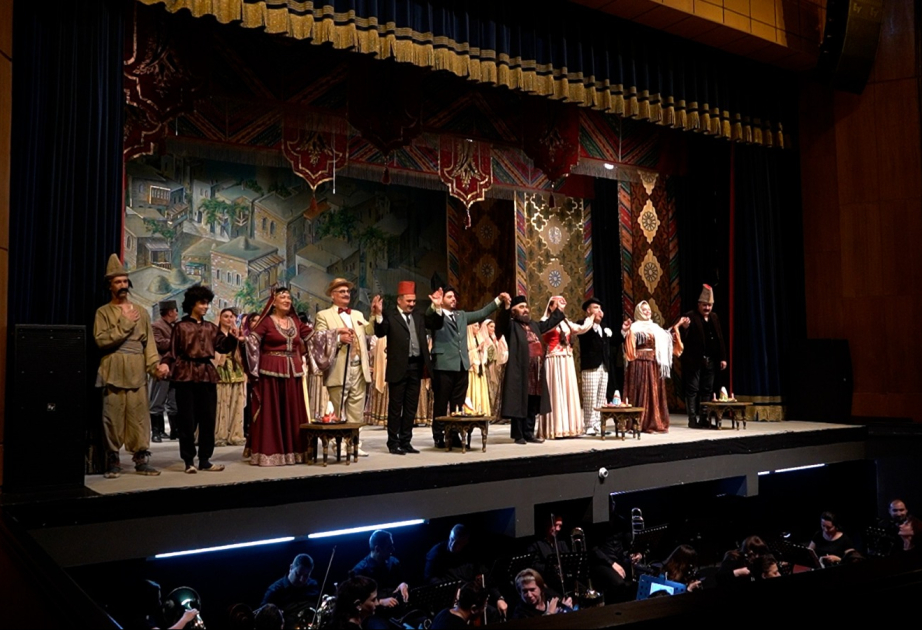 Akademik Opera və Balet Teatrı “O olmasın, bu olsun” tamaşasını təqdim edib