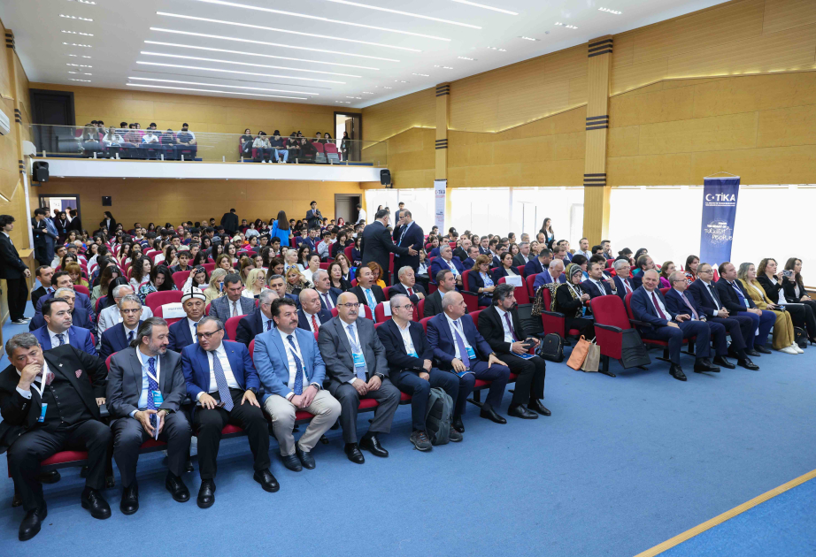 UNEC-də “Ortaq gələcək: sosial-iqtisadi innovasiyalar” mövzusunda konfrans işə başlayıb