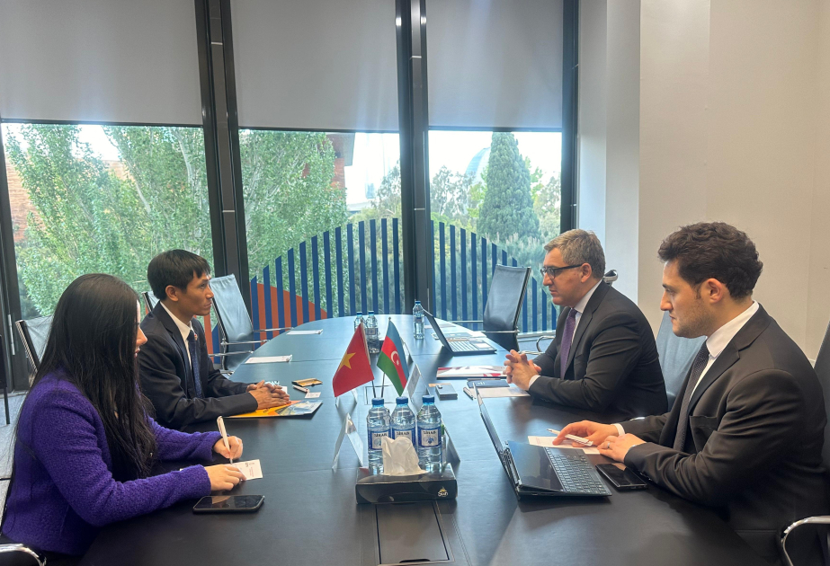 Se discute el fomento de proyectos potenciales entre empresas vietnamitas y azerbaiyanas