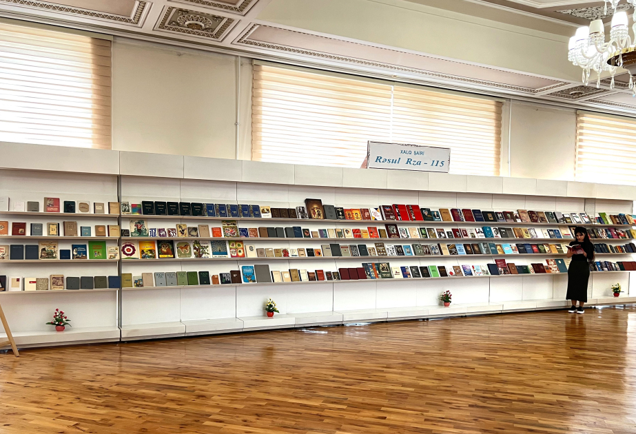 В Национальной библиотеке открылась книжная выставка «Народный поэт Расул Рза – 115»