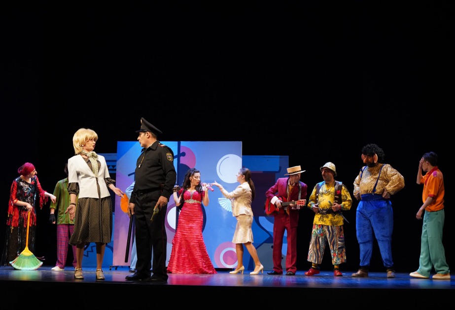 Şəki Dövlət Dram Teatrı məktəblilərə yeni tamaşa təqdim edib