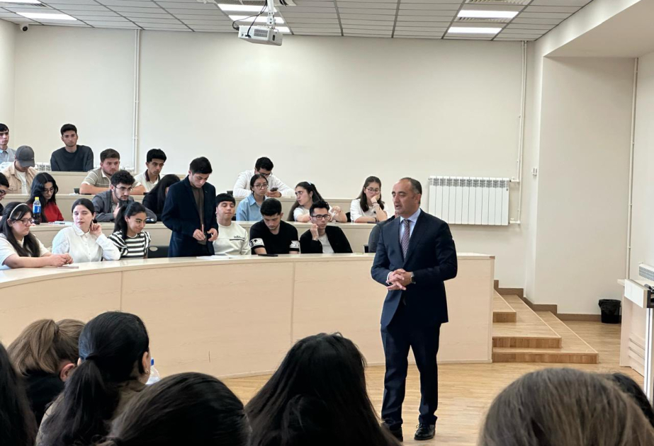 Baş Prokurorluğun idarə rəisi Qarabağ Universitetinin tələbləri ilə görüşüb
