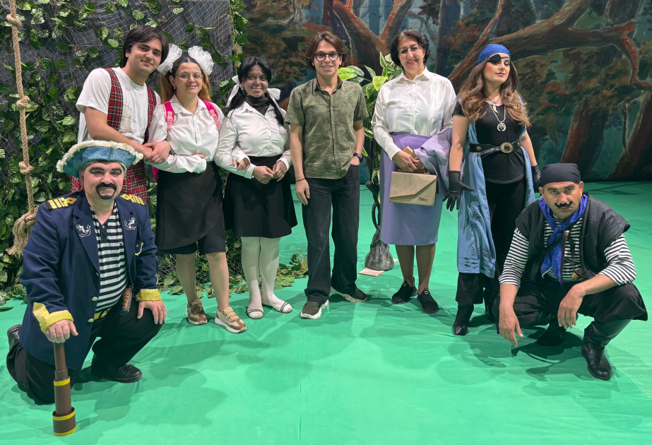 Sumqayıt teatrında “Sehrli yaylıq” tamaşasının premyerası olub