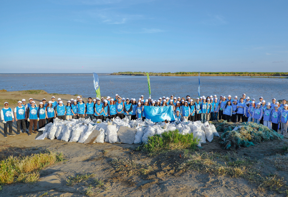 IDEA llevó a cabo una acción de limpieza tradicional en la parte del río Kura que desemboca en el Mar Caspio