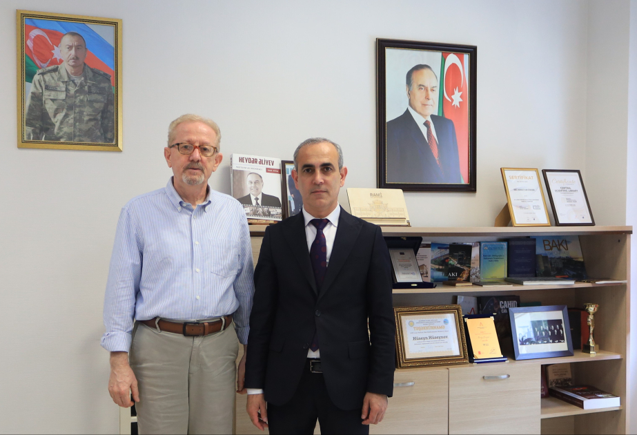 Hacettepe Universitetinin professoru Mərkəzi Elmi Kitabxananın qonağı olub