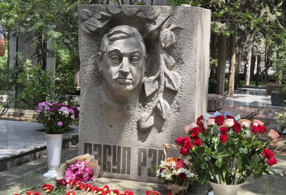 Почтена память народного поэта Расула Рзы