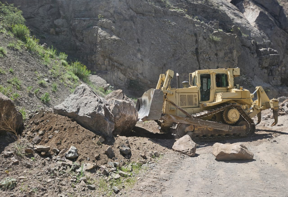 Ordubadda avtomobil yolunda qaya uçqunu baş verib