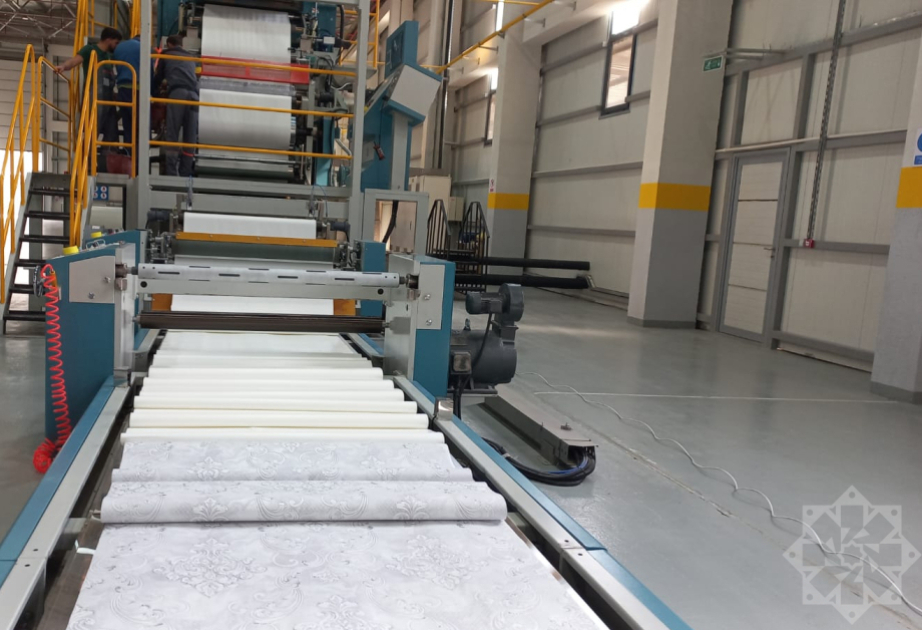 Comenzó la exportación de papeles pintados producidos en el Parque Industrial de Aghdam a Uzbekistán