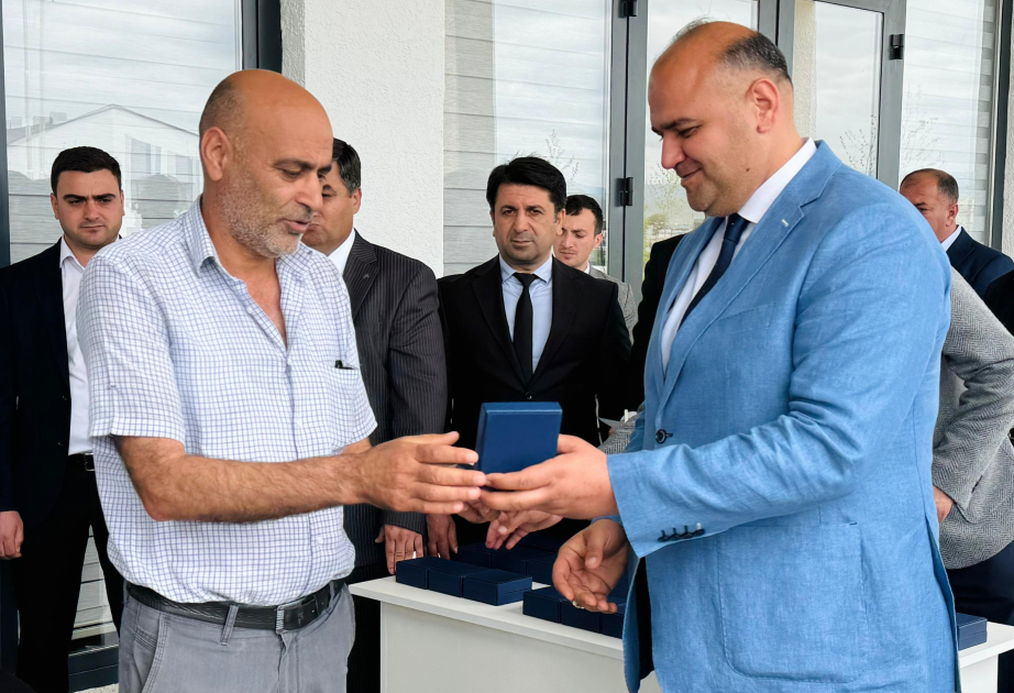 Aghdam : 50 familles reçoivent les clés de leurs nouvelles maisons
