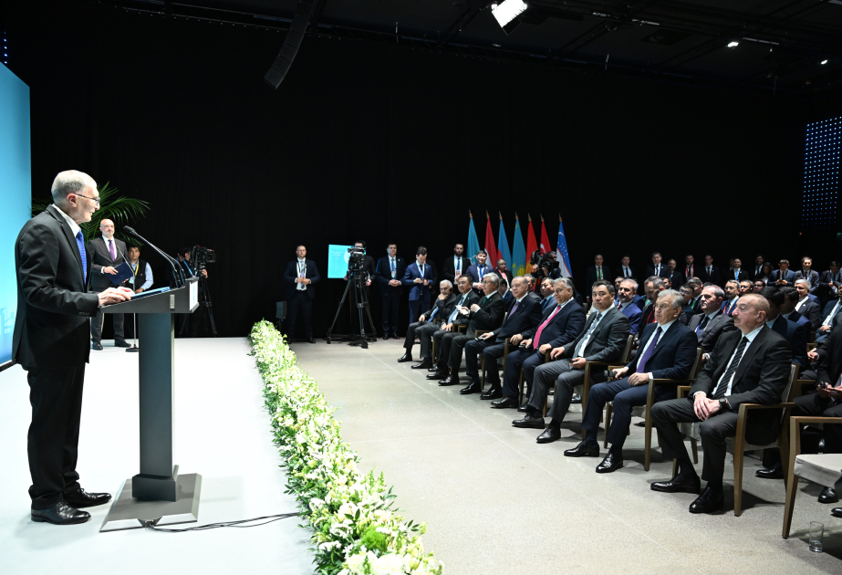 El Presidente de Azerbaiyán asiste a ceremonia de entrega del Premio Alisher Navoi al laureado con el Premio Nobel Aziz Sancar