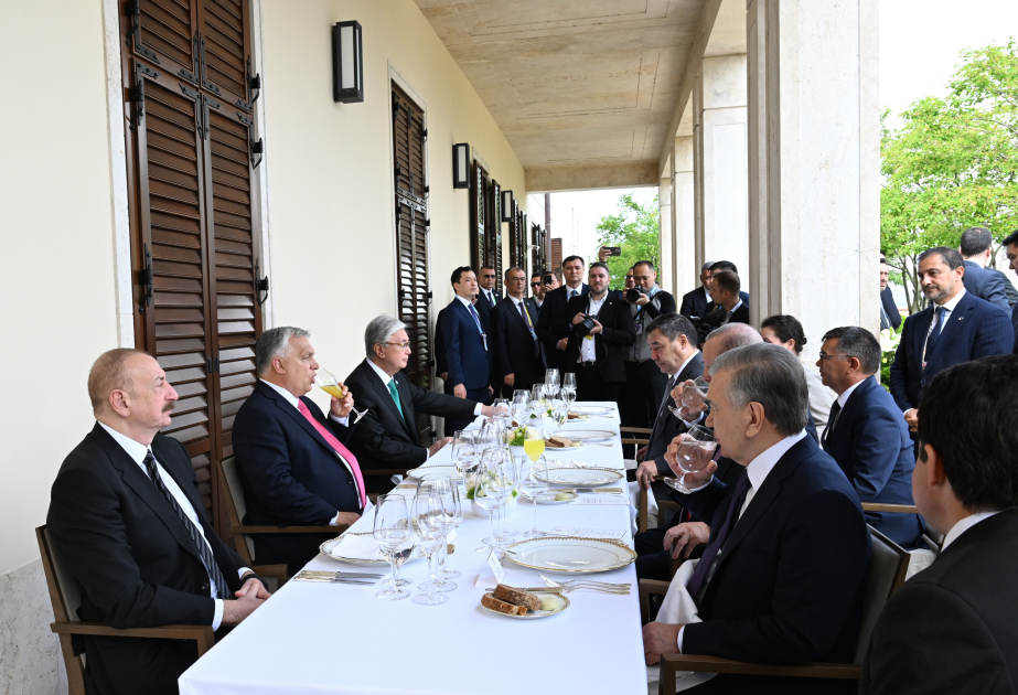 Budapeştdə Türk Dövlətləri Təşkilatının dövlət və hökumət başçılarının şərəfinə rəsmi lanç verilib VİDEO