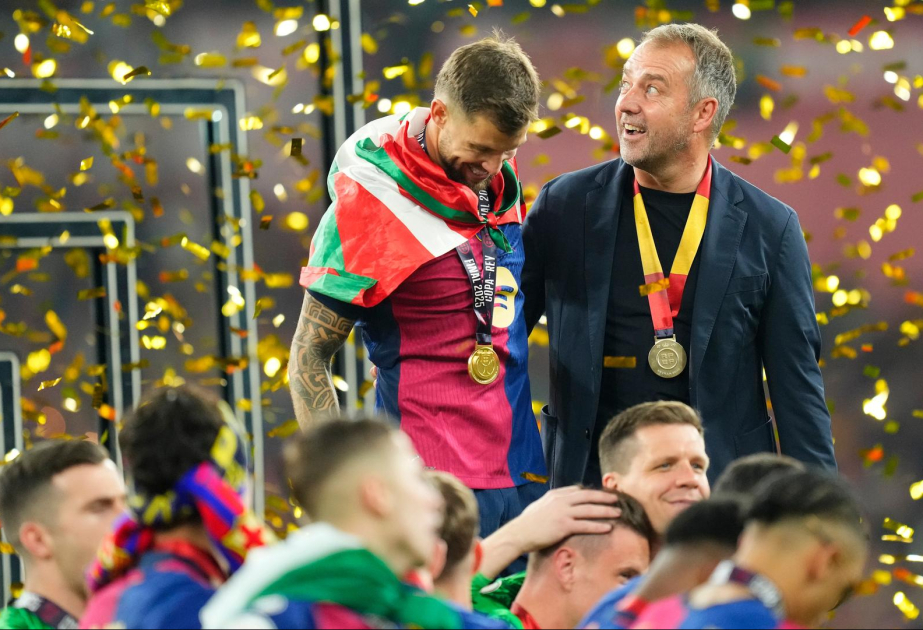 Fußball Trainer: Hansi Flick verlängert in Barcelona bis 2027
