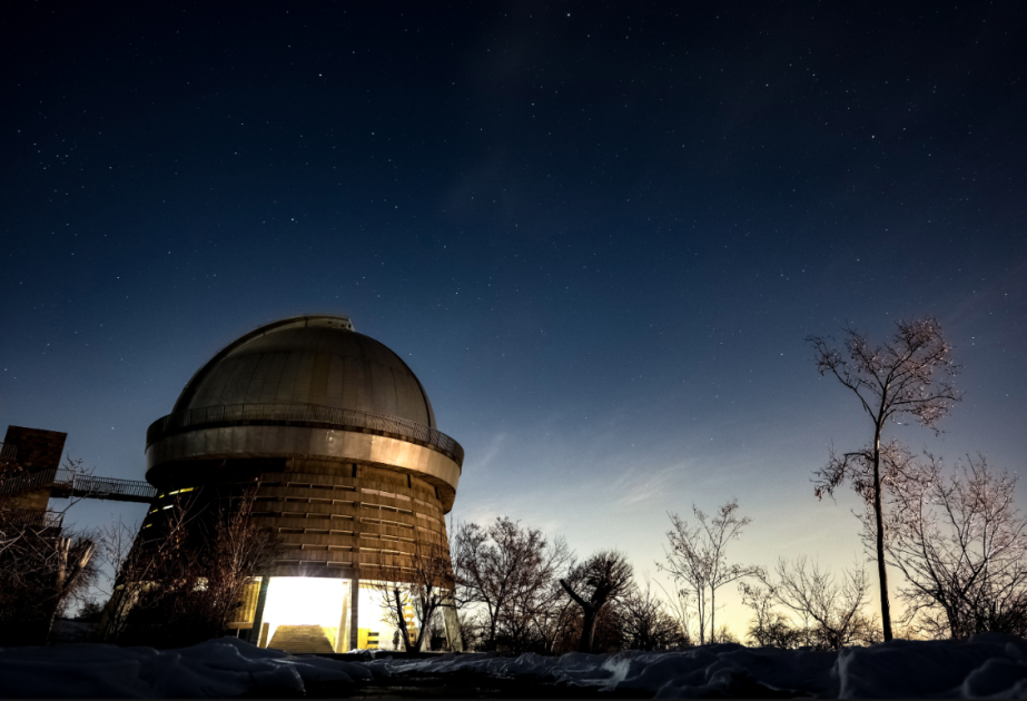 Weird planet is orbiting backwards between two stars