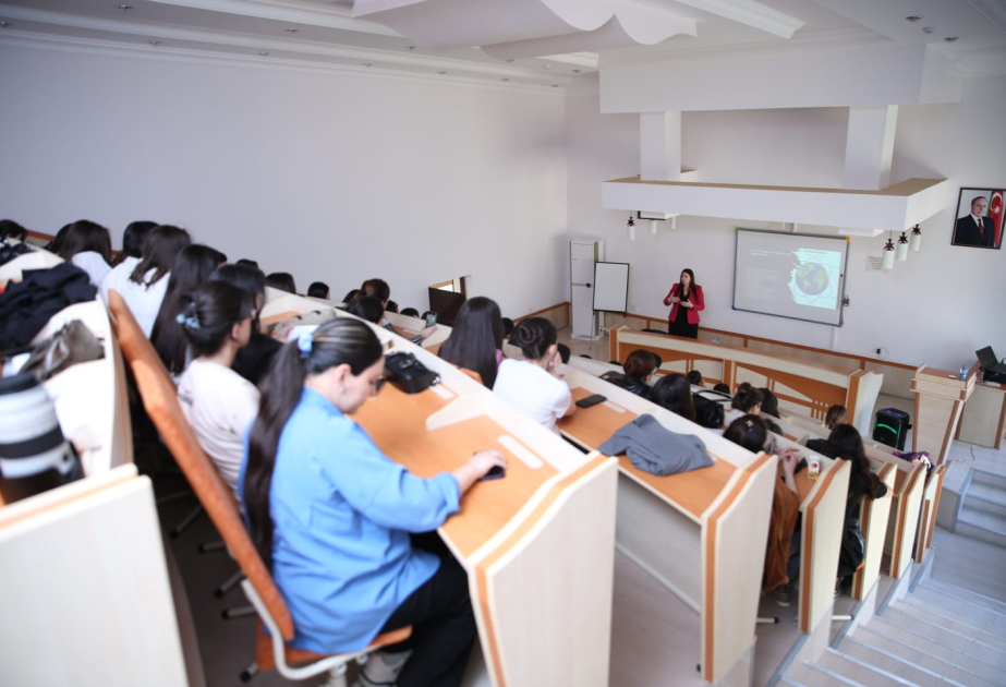Qloballaşan təhsil siyasətinə baxış: sərt faktlarla yumşaq idarəetmə və bilik iqtisadiyyatı - seminar