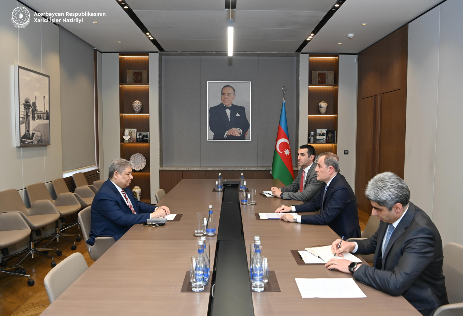 Mayın 23-də xarici işlər naziri Ceyhun Bayramov ölkəmizdə diplomatik fəaliyyətinin başa çatması ilə əlaqədar Misirin Azərbaycandakı səfiri Hişam Məhəmməd Nağı ilə görüşüb