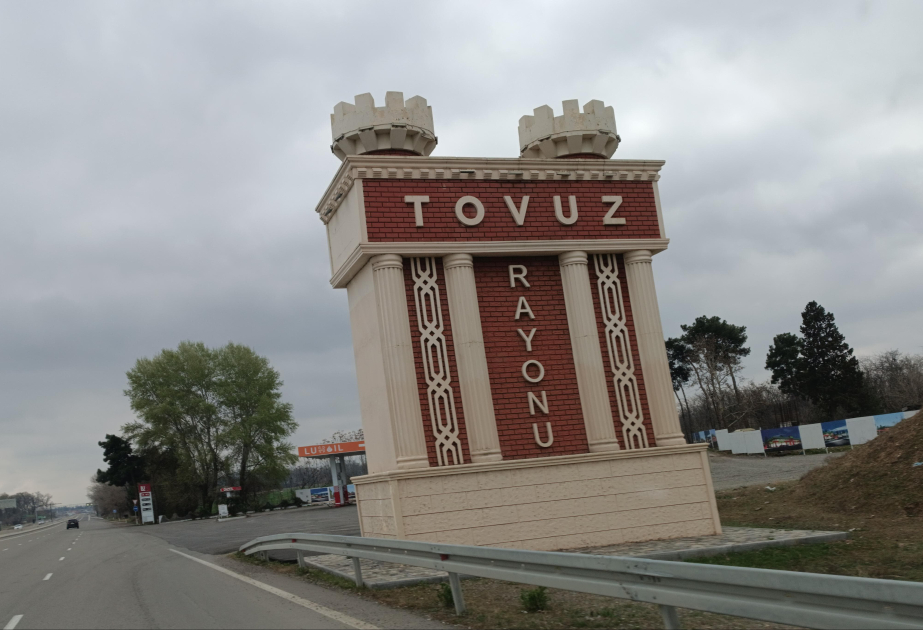 Tovuzda minik avtomobili traktora çırpılıb, xəsarət alan var