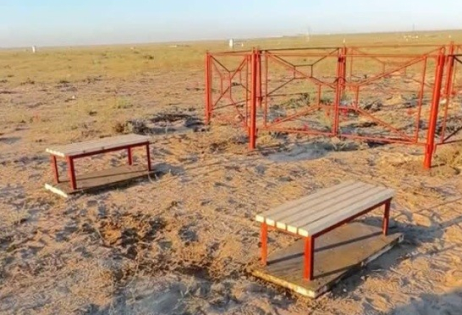 نصب تذكاري في مكان تحطم طائرة "آذال" بالقرب من أكتاو