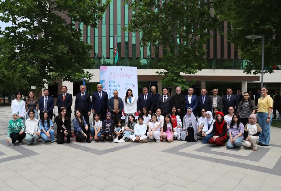 “Azərbaycanım” Beynəlxalq VIII Uşaq və Gənc Rəsm Festivalı çərçivəsində elan olunmuş müsabiqənin qalibləri mükafatlandırılıb