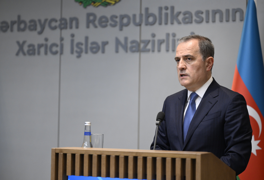 Canciller de Azerbaiyán: "Valoramos positivamente las conversaciones celebradas en Türkiye para lograr la paz entre Rusia y Ucrania"