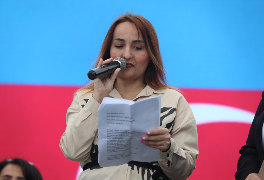 Festival çərçivəsində Nurəngiz Günün və Gülsaira Möminovanın xatirəsinə həsr olunmuş poeziya paneli keçirilib