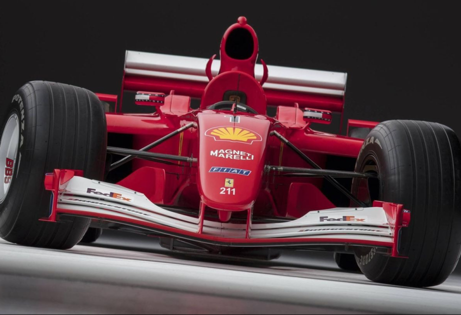 Mixael Şumaxerin 2001-ci ildə idarə etdiyi “Ferrari F2001” avtomobili rekord qiymətə satılıb