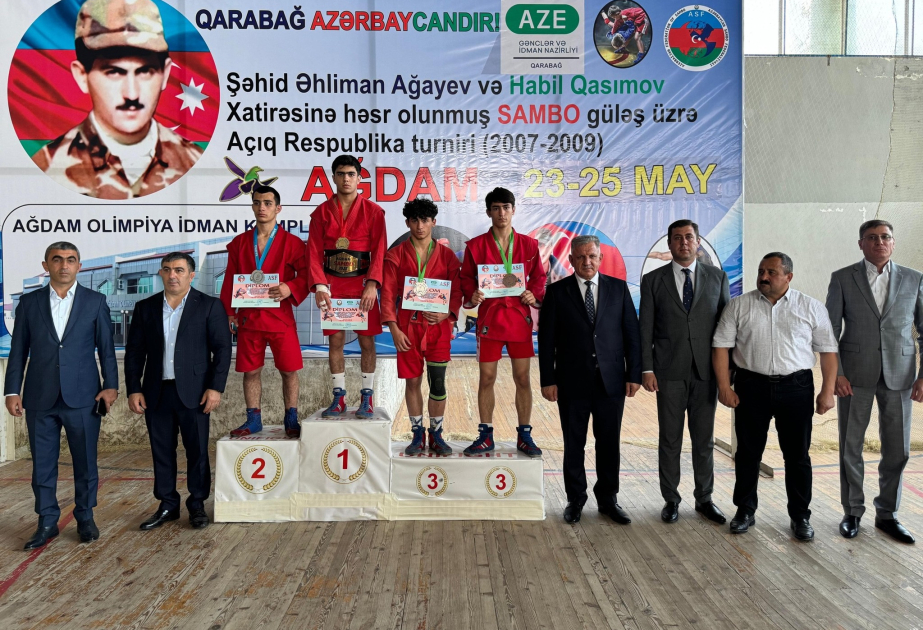 Sambo güləşi üzrə respublika turnirində 100-dən çox idmançı mübarizə aparıb