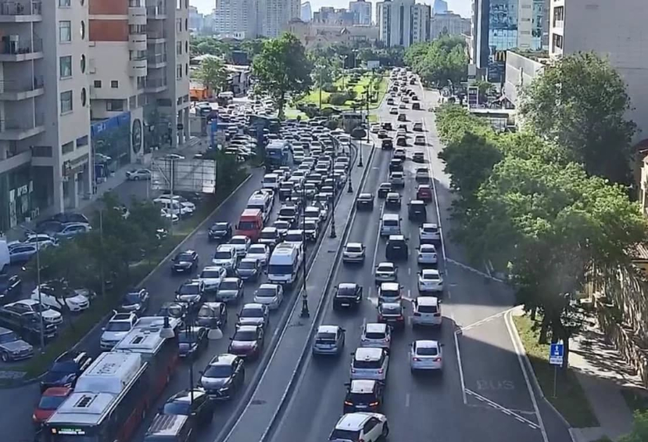 Bakıda bir sıra yollarda sıxlıq müşahidə olunur - SİYAHI