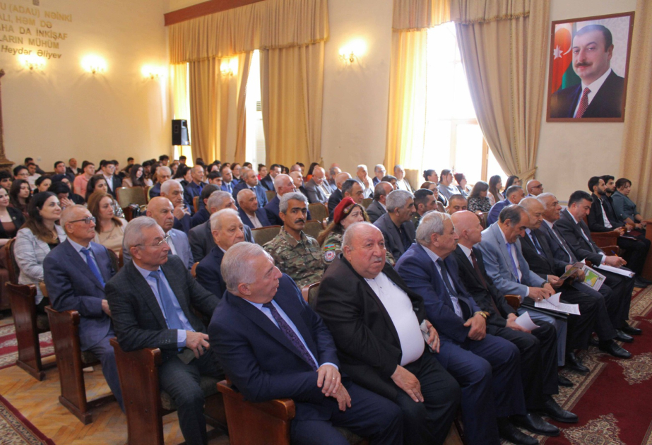 Gəncədə “Konstitusiya və Suverenlik İli”nə həsr olunan regional konfrans keçirilib