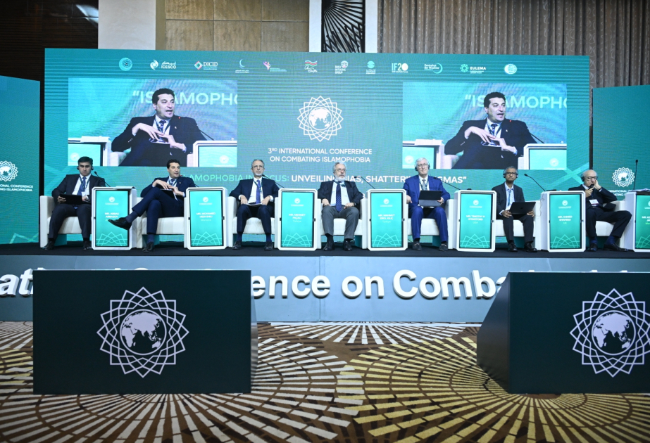 Bakıda “Siyasətdə müsəlmanlara qarşı nifrət: hüquqi çərçivələr və vəkillik strategiyaları” adlı panel müzakirə aparılıb