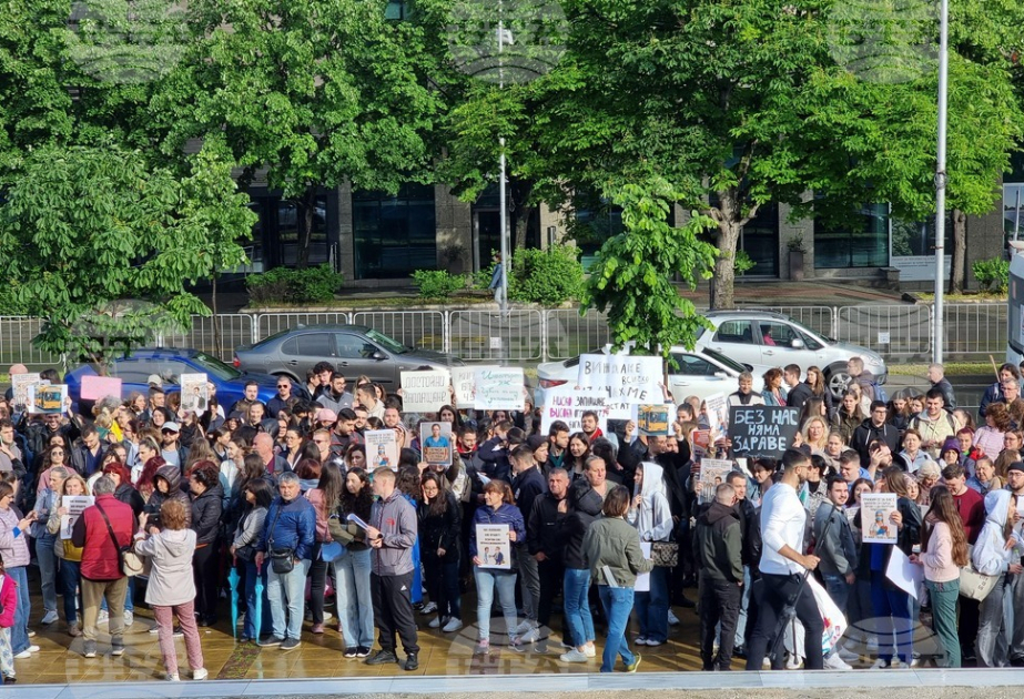 Young doctors, students, medical professionals protest for decent pay in Varna