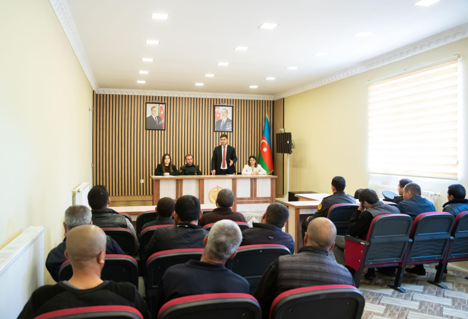 Cəza müddətinin bitməsinə az qalmış məhkumlarla növbəti görüşlər keçirilib