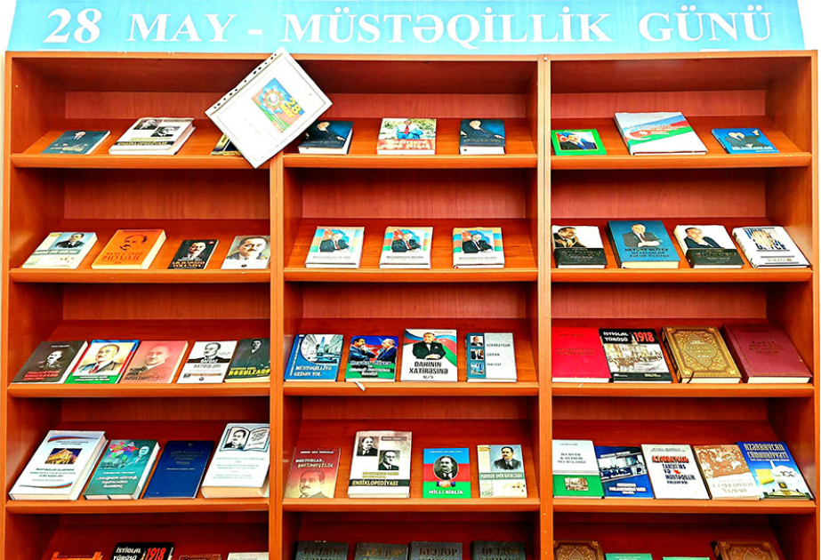 Respublika Gənclər Kitabxanasında Müstəqillik Günü ilə əlaqədar silsilə materiallar hazırlanıb