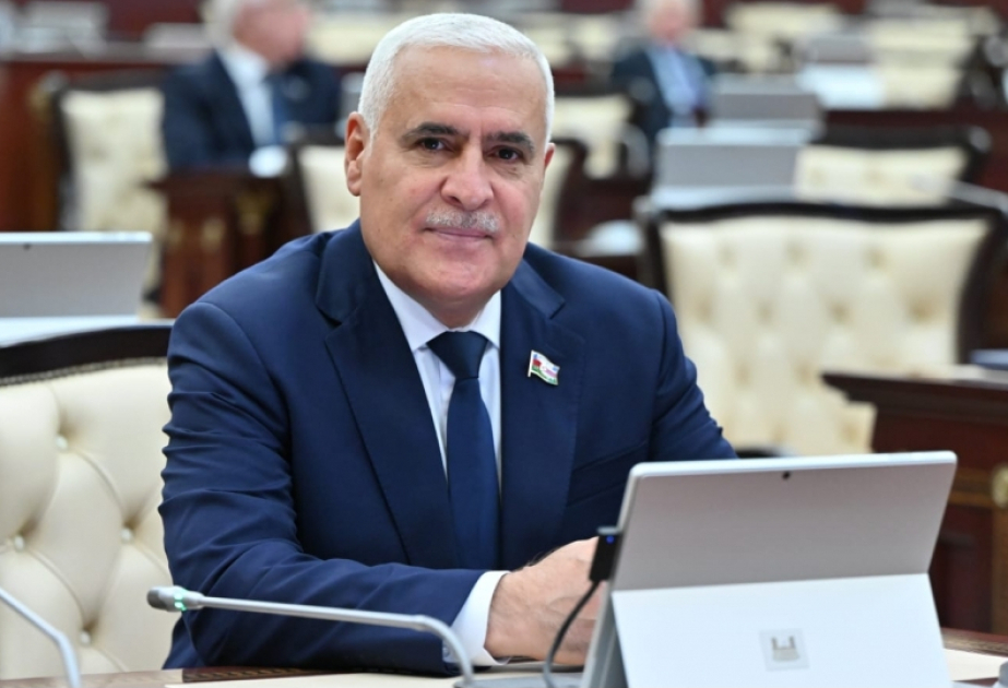 Müstəqil və qüdrətli Azərbaycanın üçrəngli Bayrağı bütün ərazilərimizdə qürurla dalğalanır  ŞƏRH