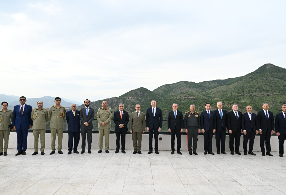 El Presidente de Azerbaiyán y el Primer Ministro de Pakistán mantienen una reunión en formato ampliado en Lachin durante un almuerzo