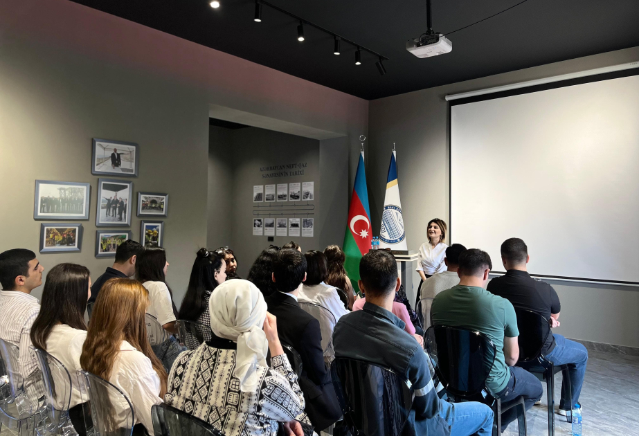 BDU-da əmək bazarında yeni çağırışlara dair “workshop” təşkil olunub