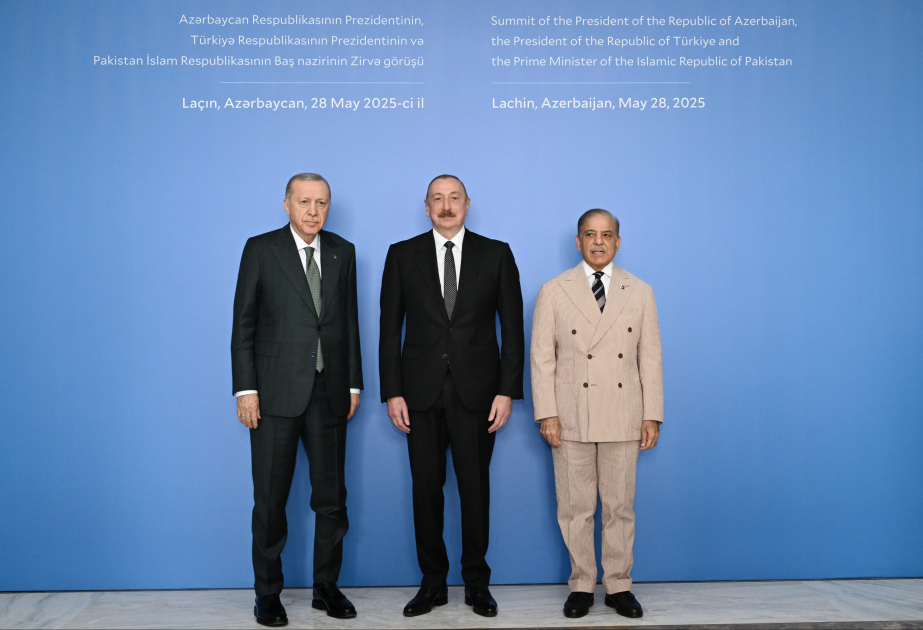 Un sommet entre le président azerbaïdjanais, le président turc et le Premier ministre pakistanais se tient à Latchine MIS A JOUR VIDEO