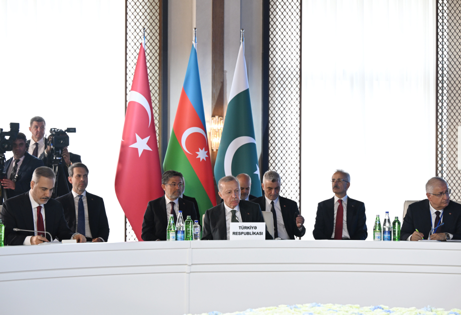 Recep Tayyip Erdoğan: "La solidaridad y la cooperación entre Ankara, Bakú e Islamabad no es una cuestión de elección, sino una necesidad"