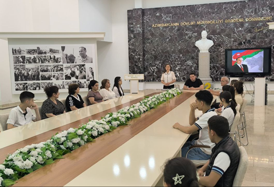 Regionlarda gənclərin iştirakı ilə Müstəqillik Gününə həsr olunmuş silsilə tədbirlər təşkil edilib