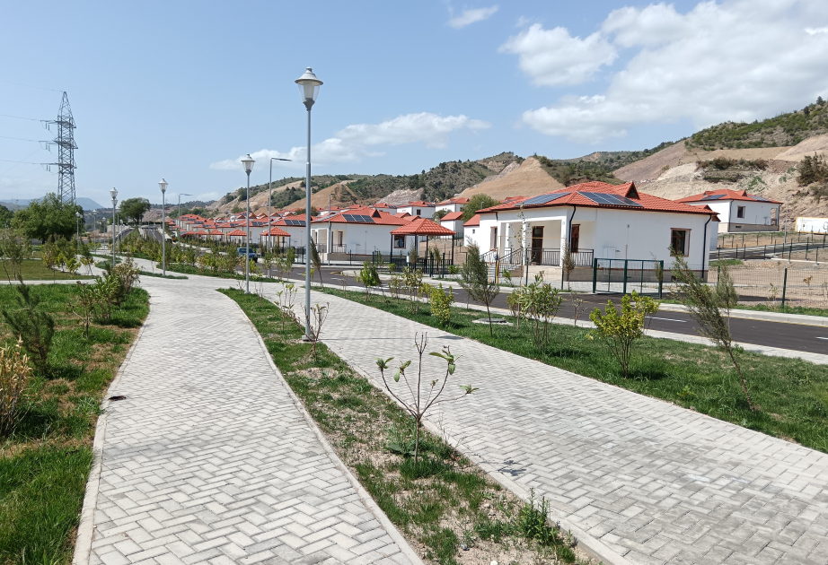Очередной адрес Великого возвращения - село Бейлик Лачина  ФОТО