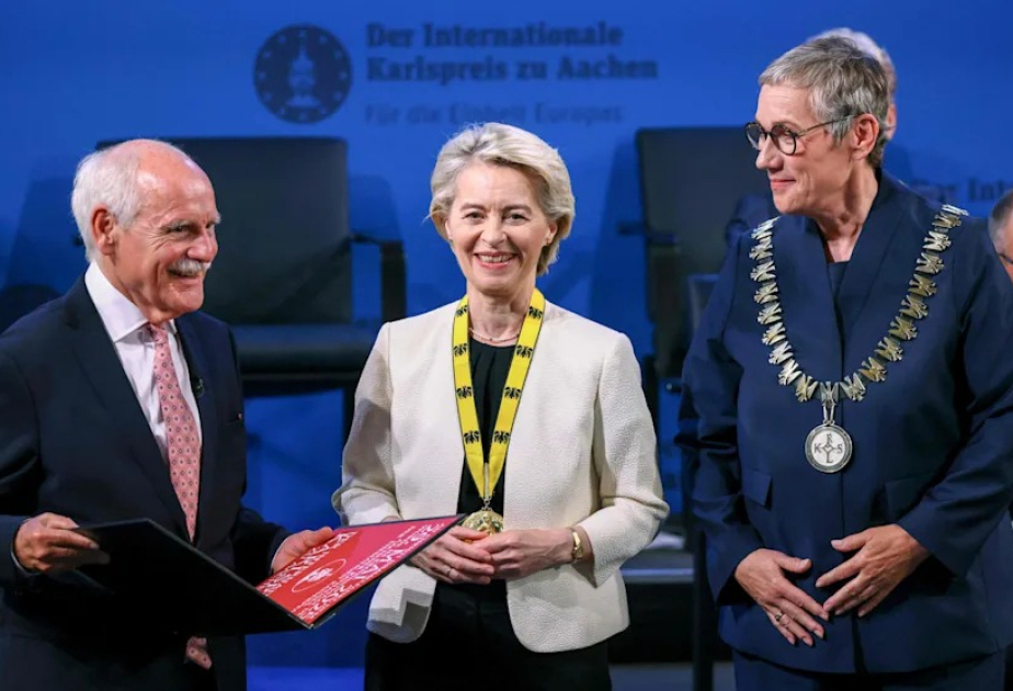 La présidente de la Commission européenne reçoit le prix Charlemagne pour l’unification européenne