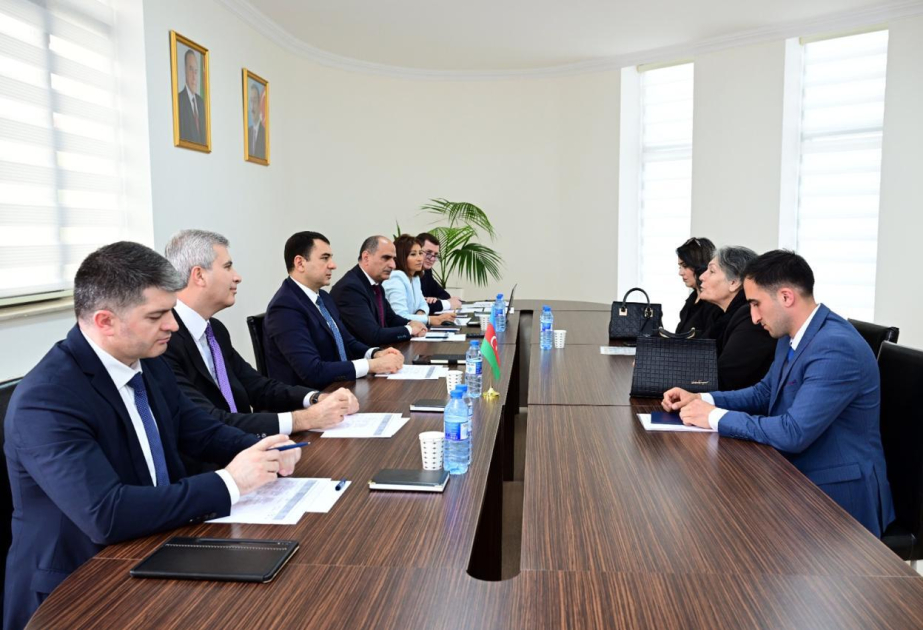 Mədəniyyət naziri Adil Kərimli Siyəzəndə vətəndaşların müraciətlərini dinləyib