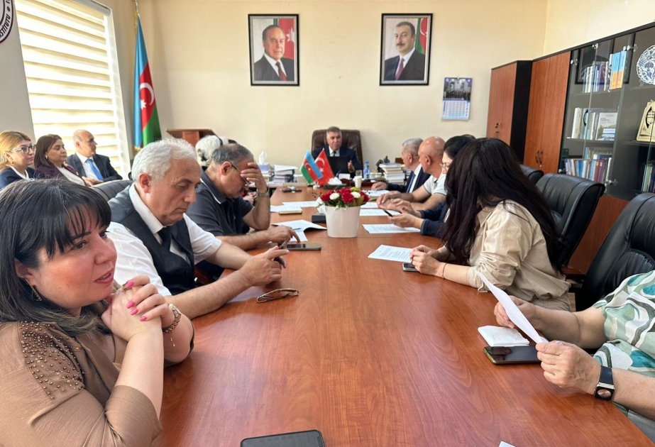 “Bəxtiyar Vahabzadə poeziyasında ana dili sevgisi” - elmi sessiya