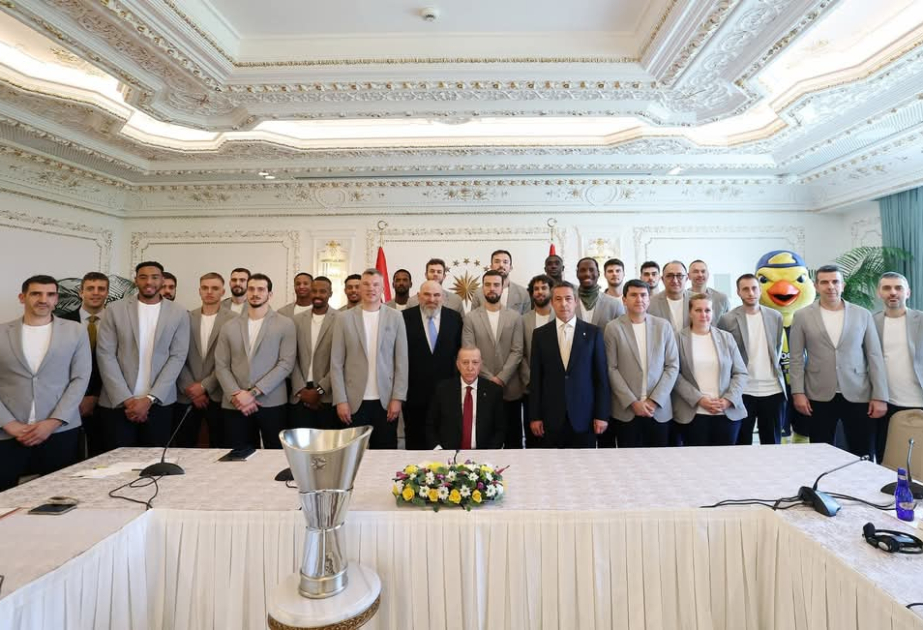 Rəcəb Tayyib Ərdoğan Avroliqanın qalibi olan “Fənərbağça" basketbol komandasını qəbul edib