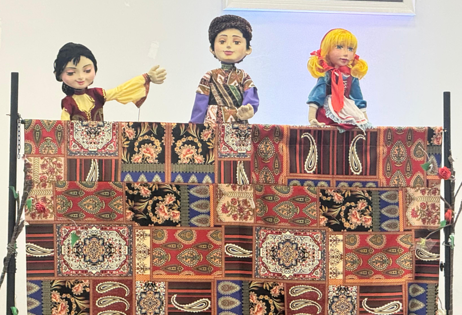 Laçında uşaqlar üçün “Qırmızı papaq və canavar Conik” tamaşası nümayiş olunub