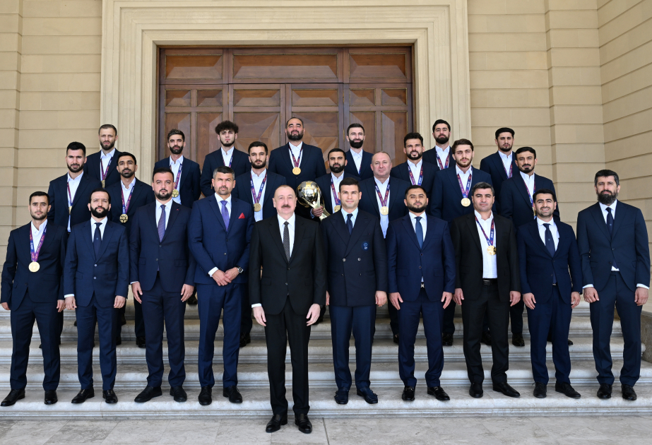 El Presidente de Azerbaiyán recibió a los miembros de la selección nacional de Azerbaiyán, campeones de la Copa Mundial de Mini Fútbol