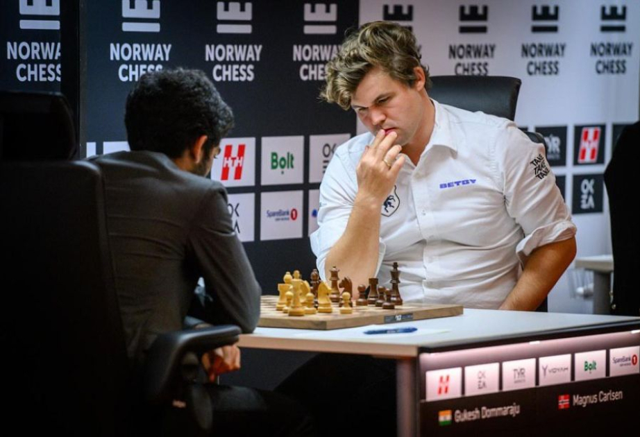 Магнус Карлсен впервые проиграл чемпиону мира
