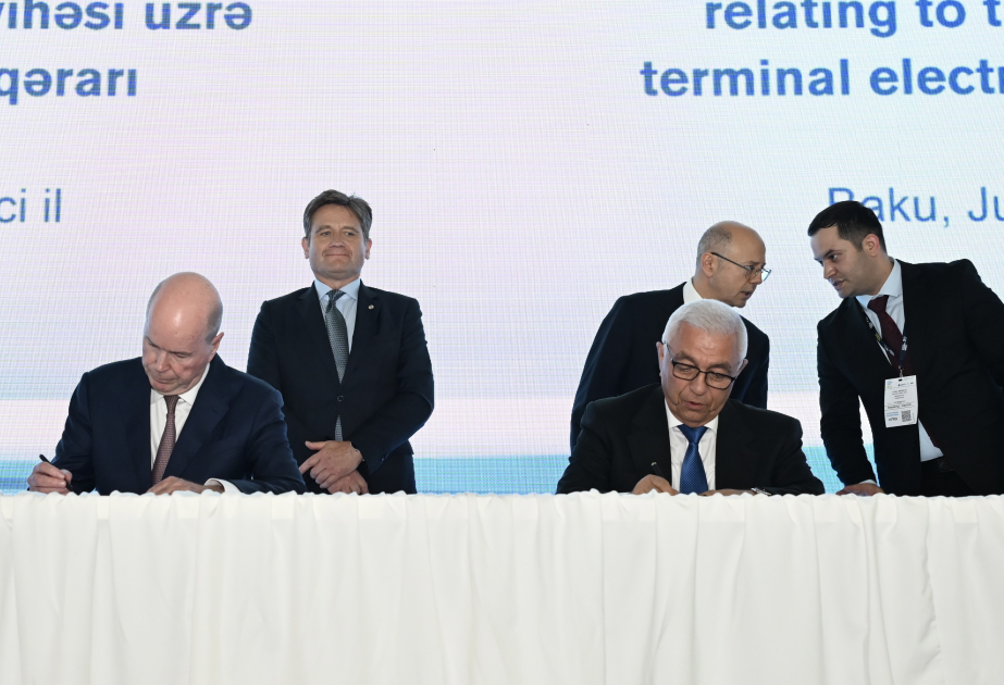 Firma de acuerdos sobre la planta solar “Shafag” y la electrificación de la terminal de Sangachal